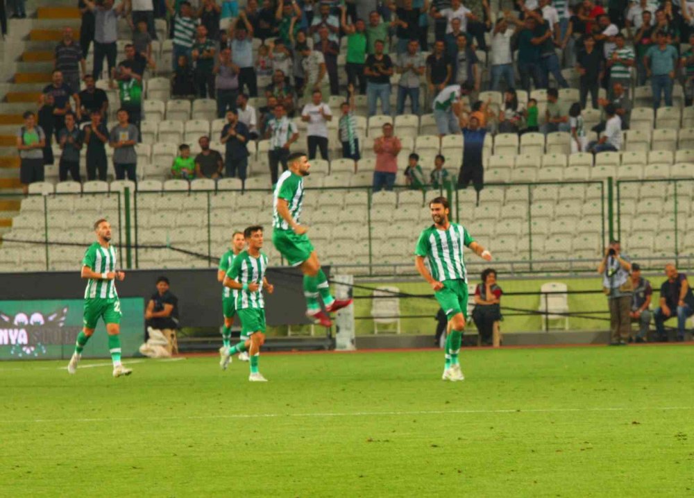 Konyaspor 5 yıl aradan sonra Avrupa'da turladı! Bate Borisov'u antrenman havasındaki maçta rahat geçti