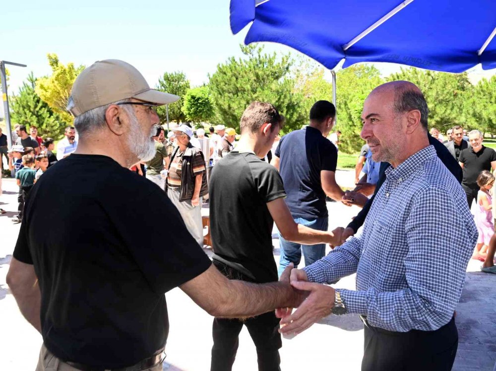 Selçuklu’da Cuma Buluşmaları sürüyor! Pekyatırmacı Selahaddin Eyyubi Mahallesi'nde vatandaşlarla bir araya geldi