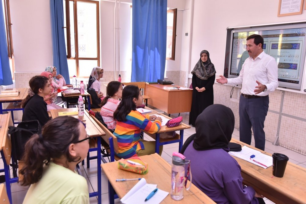 Konya Karatay Gençli Meclisi Yaz Okulu eğitimleri dolu dolu geçiyor