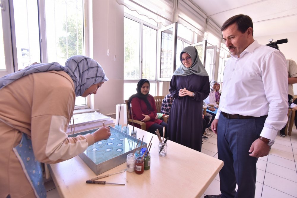 Konya Karatay Gençli Meclisi Yaz Okulu eğitimleri dolu dolu geçiyor