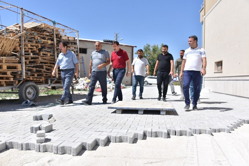 Karatay’ın merkeze uzak mahallelerinde hummalı çalışma! Parke yol çalışmaları sürüyor