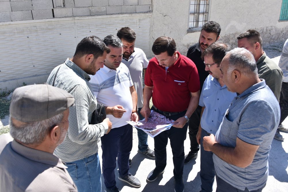 Karatay’ın merkeze uzak mahallelerinde hummalı çalışma! Parke yol çalışmaları sürüyor