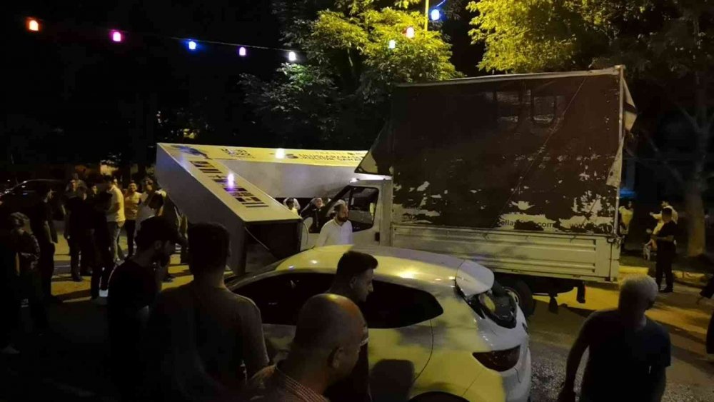 Kültür parkta festival giriş totemi devrildi! Faciadan dönüldü