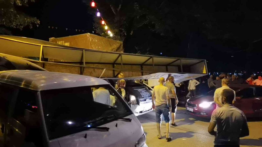 Kültür parkta festival giriş totemi devrildi! Faciadan dönüldü