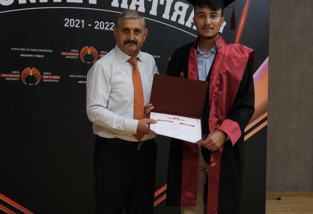 Konya Gıda ve Tarım Üniversitesi 2022 mezunları kep fırlattı