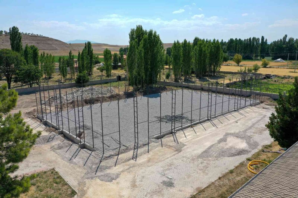 Meram'a 6 halı saha daha