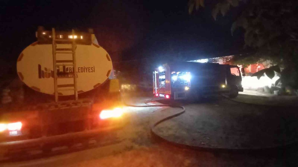 Konya Hüyük'te korkutan yangın! Samanlık küle döndü