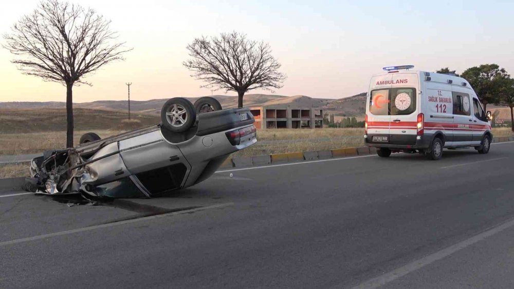 Konya'ya gelen tıra çarpan otomobil takla attı! 1 yaralı