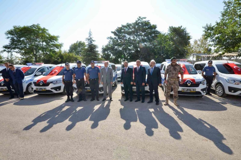 Konya Emniyeti filosuna 31 yeni araç! Dualarla teslim edildi