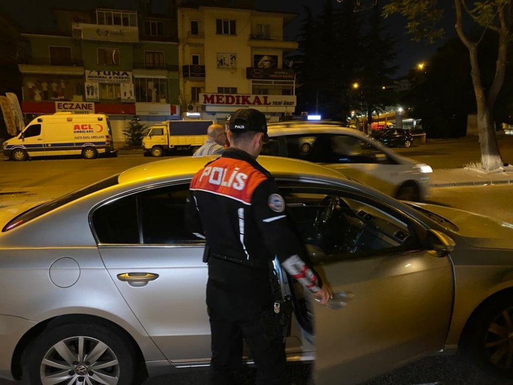 Ankara'da eğlence mekanlarına asayiş uygulaması! Aranan şahıslar yakalandı