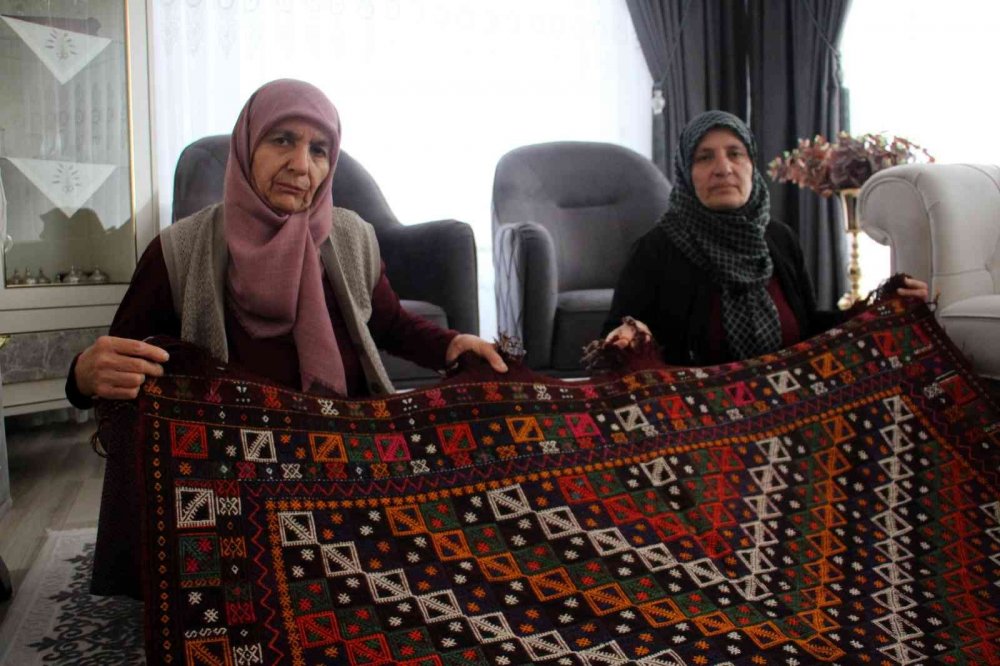 Ata yadigarı el dokuma kilim fiyatıyla dudak uçuklatıyor!