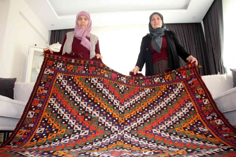 Ata yadigarı el dokuma kilim fiyatıyla dudak uçuklatıyor!