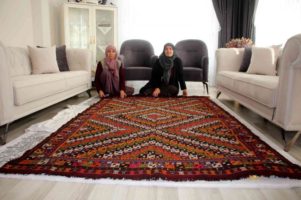 Ata yadigarı el dokuma kilim fiyatıyla dudak uçuklatıyor!