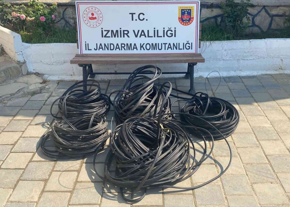İzmir'de bir mahalleyi internetsiz bırakan hırsız yakalandı