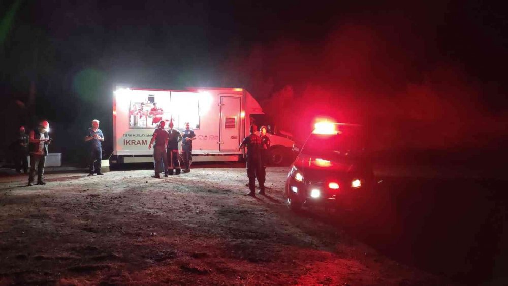 Manisa'da orman yangını büyüdü! Hava ve kara müdahalesi sürüyor