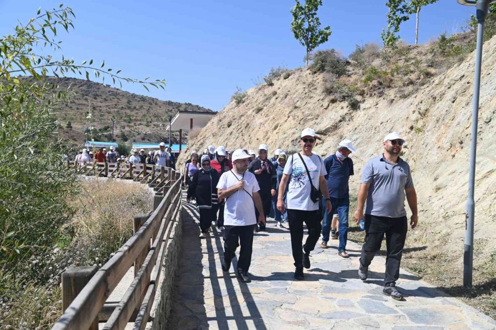 Selçuklu Kadın Meclisi'nden Konya'da 'Obeziteye Veda Sağlığa Merhaba' yürüyüşü