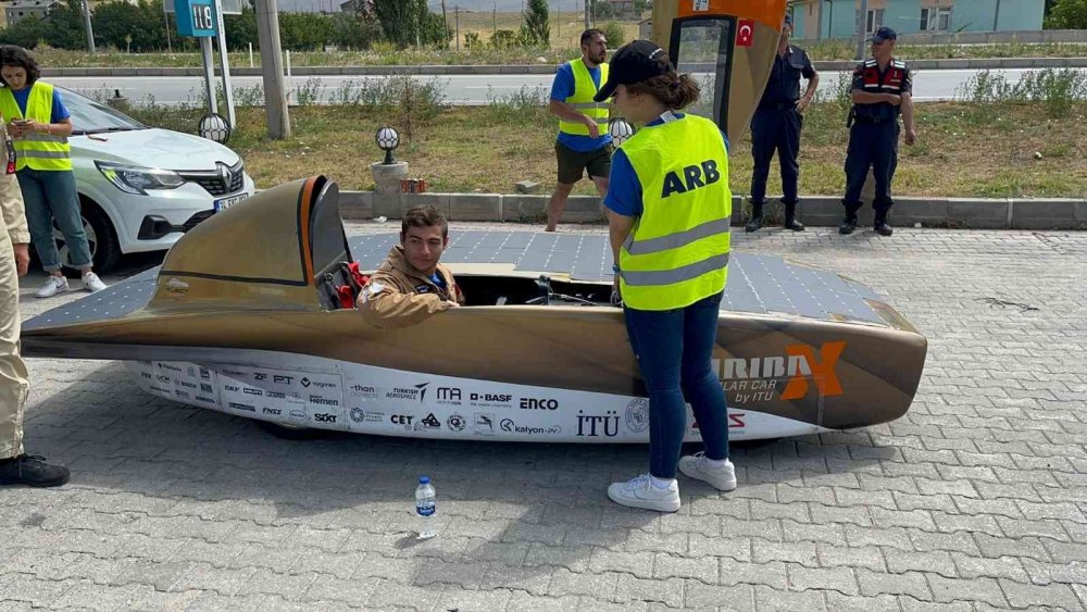 Konya yolunda ‘garip cisim' ihbarı! Ekipleri alarma geçti, işin aslı bambaşka çıktı