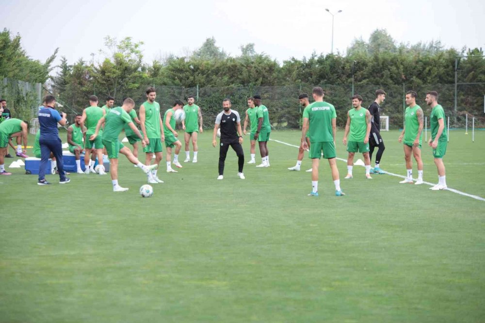 Konyaspor Vaduz rövanşına hazır! İlhan Palut'tan önemli açıklamalar: Zeminin yıprandığını gördüm