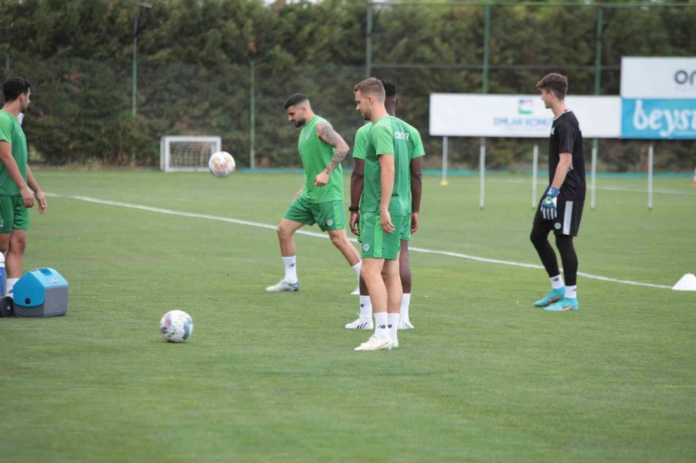 Konyaspor Vaduz rövanşına hazır! İlhan Palut'tan önemli açıklamalar: Zeminin yıprandığını gördüm
