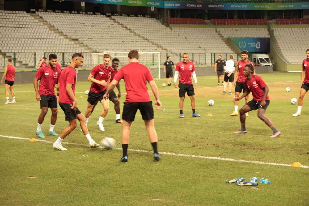 Vaduz Teknik Direktörü Mangiarratti'den Konyaspor açıklaması! Çok yazık, böyle bir stat için bu zemin hoş değil