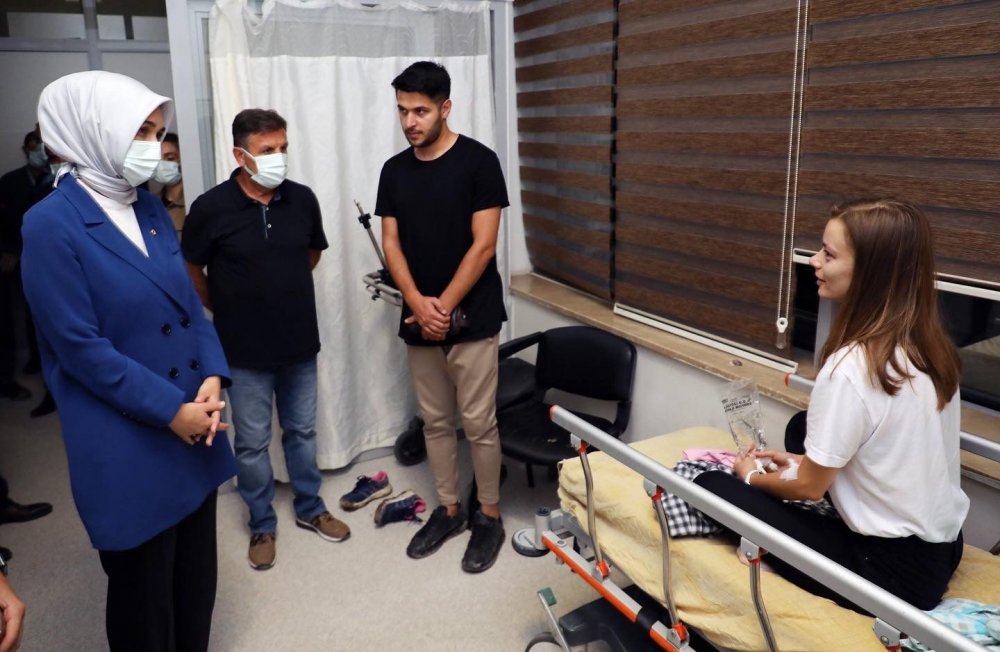 Afyon Valisi Yiğitbaşı uçak kazasında yaralanan pilotları ziyaret etti