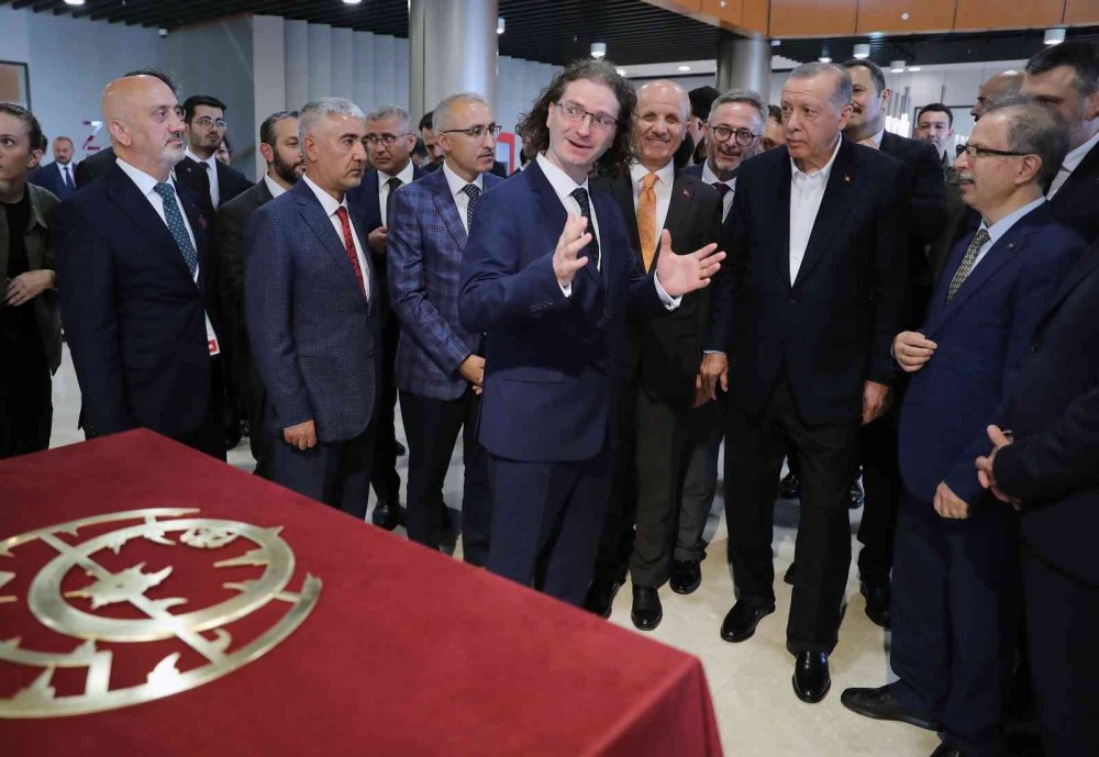 Cumhurbaşkanı Erdoğan Türkiye'nin en büyük üniversite kütüphanesini açtı! 1 milyon cilt kitap.. Aynı anda 3 bin kişi..