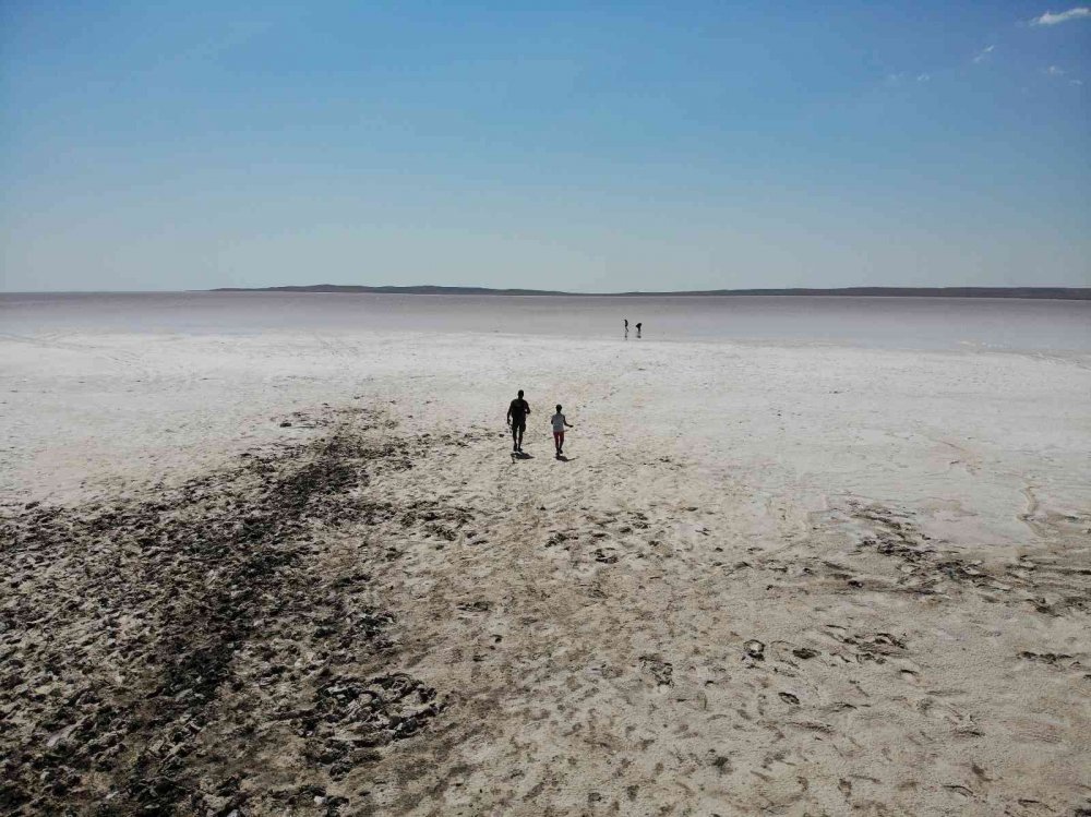 Konya, Ankara ve Aksaray'ın kesiştiği Tuz Gölü pembeye boyandı! Son hali böyle görüntülendi