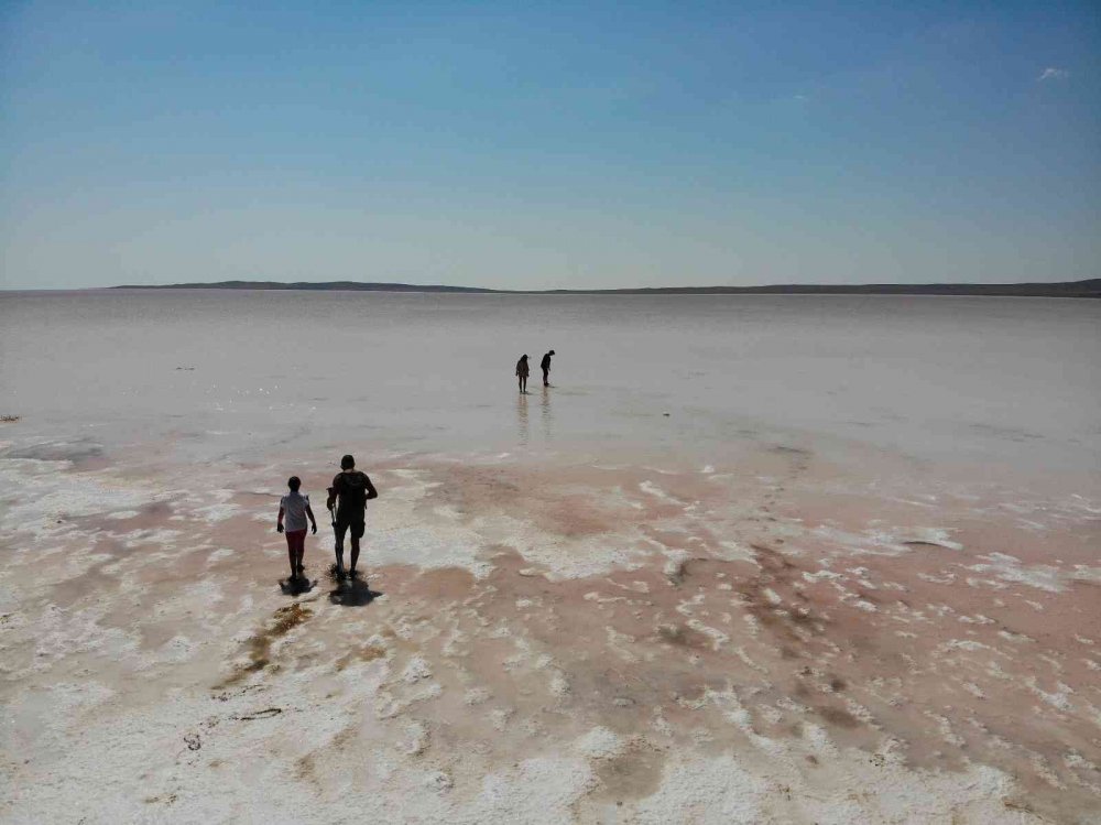 Konya, Ankara ve Aksaray'ın kesiştiği Tuz Gölü pembeye boyandı! Son hali böyle görüntülendi