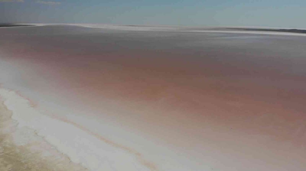 Konya, Ankara ve Aksaray'ın kesiştiği Tuz Gölü pembeye boyandı! Son hali böyle görüntülendi