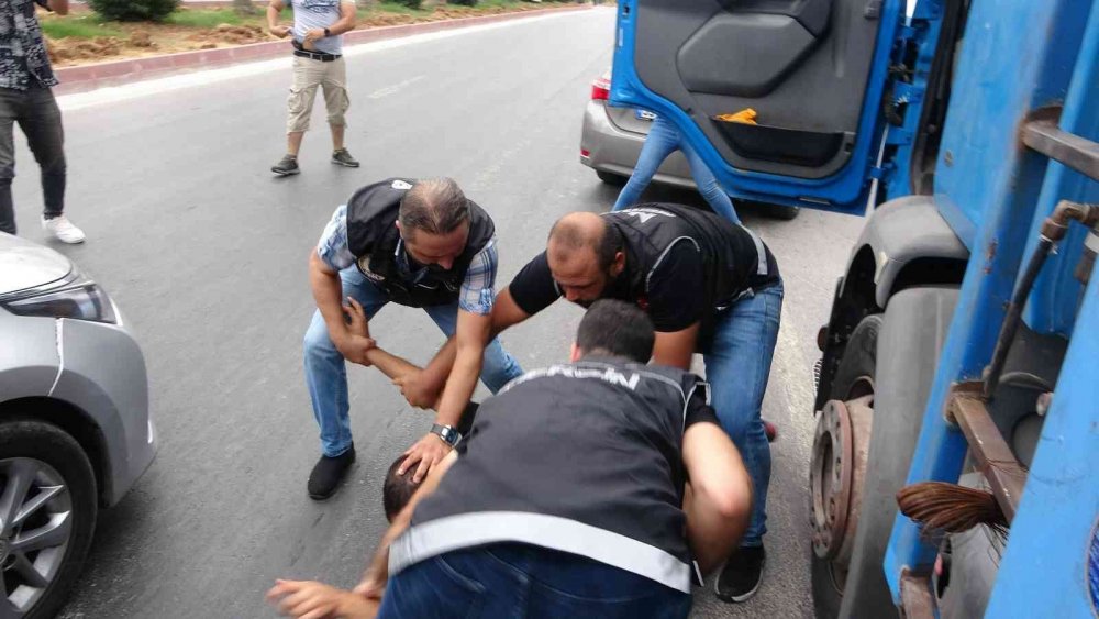 Bakan Soylu'nın tebrik ettiği ’Gökbey’ operasyonu kamerada! 2 milyon adet captagon ele geçirildi