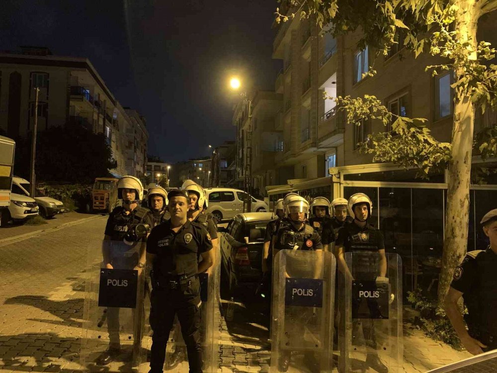 Çocukların kavgasına aileler de karıştı! Silahla 2 kişi yaralandı! Özel harekat biber gazıyla dağıttı