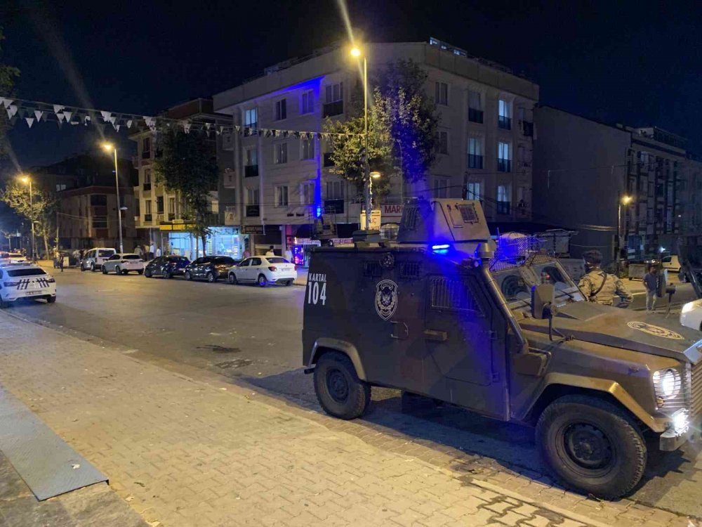 Çocukların kavgasına aileler de karıştı! Silahla 2 kişi yaralandı! Özel harekat biber gazıyla dağıttı
