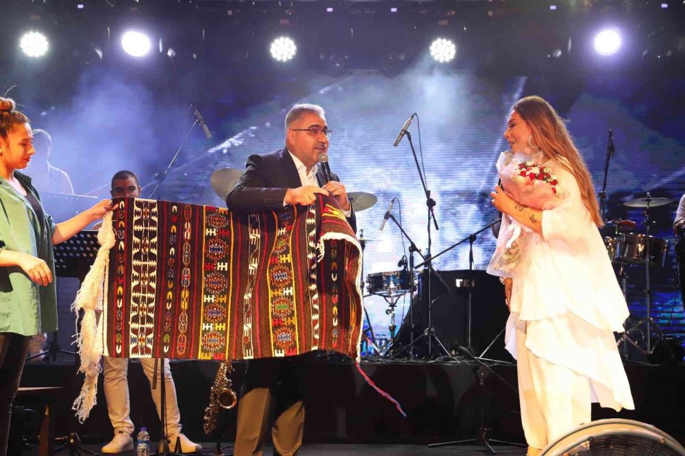 Konya Ilgın Kaplıca Sağlık ve Kültür Sanat Festivali sona erdi! Mustafa Ceceli ve Işın Karaca konserleri coşturdu