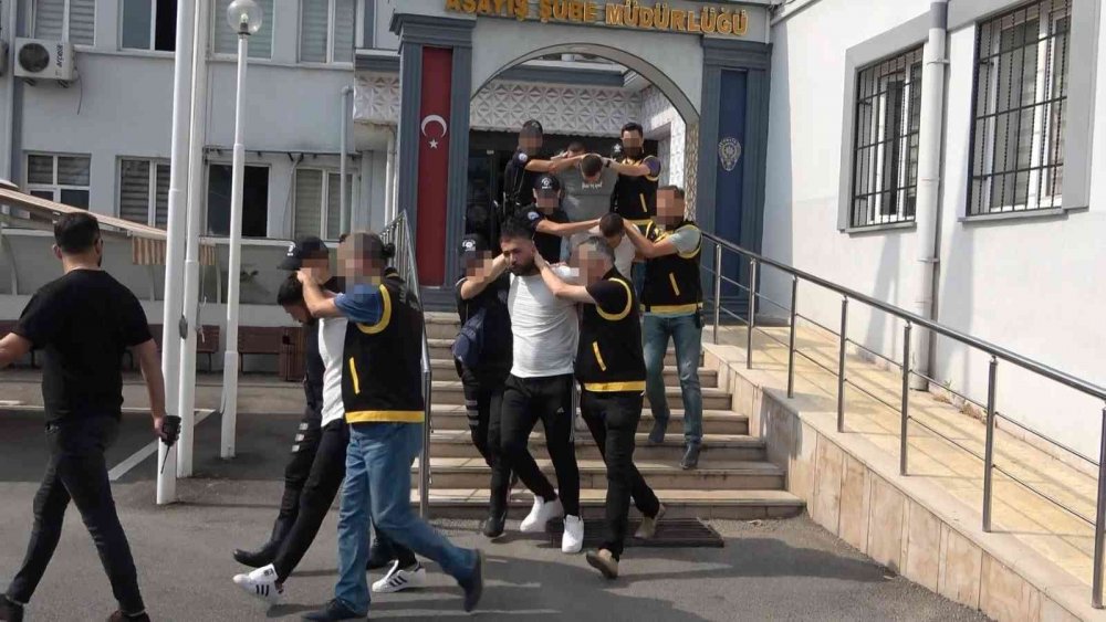 Bursa’da Emir Çelik'i öldürüp İzmir’e kaçan zanlılardan 3’ü tutuklandı