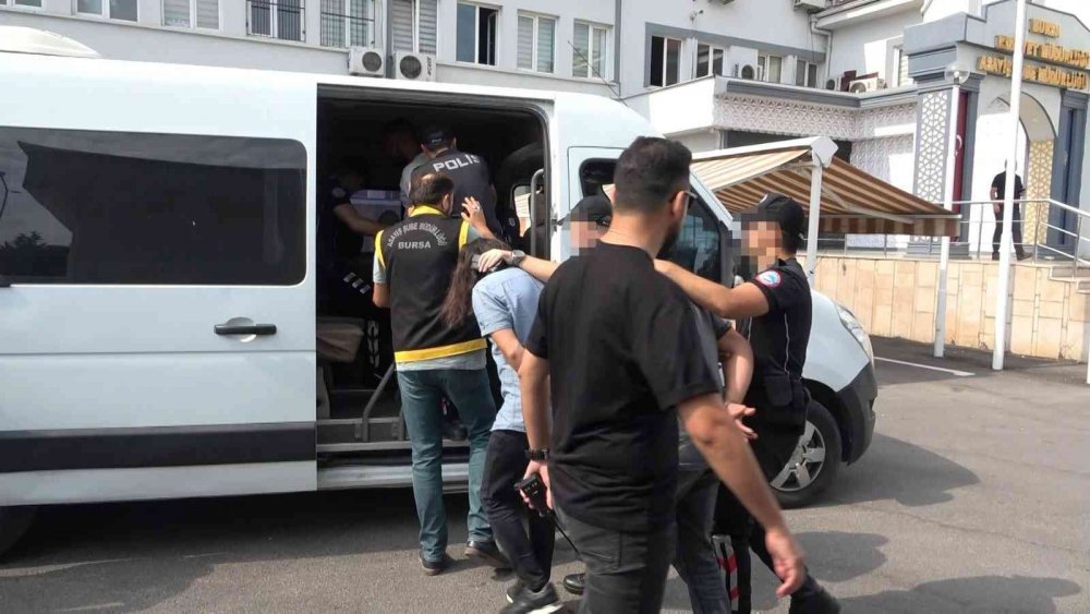 Bursa’da Emir Çelik'i öldürüp İzmir’e kaçan zanlılardan 3’ü tutuklandı