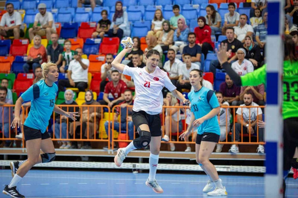 Konya 2021! A Milli Kadın Hentbol Takımı Azerbaycan'ı mağlup ederek şampiyon oldu