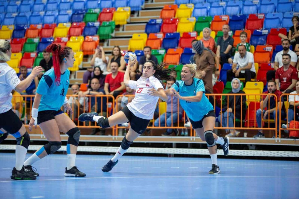 Konya 2021! A Milli Kadın Hentbol Takımı Azerbaycan'ı mağlup ederek şampiyon oldu