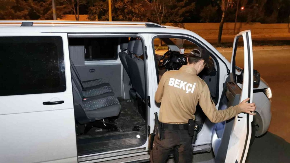 Aksaray polisi kuş uçurtmuyor! Araçlar didik didik aranıp, sürücü ve yolcular sorgulanıyor