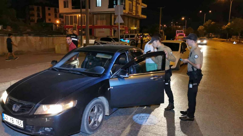 Aksaray polisi kuş uçurtmuyor! Araçlar didik didik aranıp, sürücü ve yolcular sorgulanıyor
