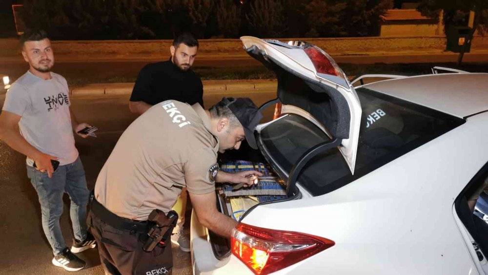 Aksaray polisi kuş uçurtmuyor! Araçlar didik didik aranıp, sürücü ve yolcular sorgulanıyor