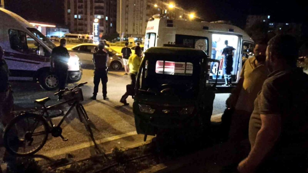 Konya'da yine kaza! Otomobille çarpışan triportörde sürücü ve eşi yaralandı