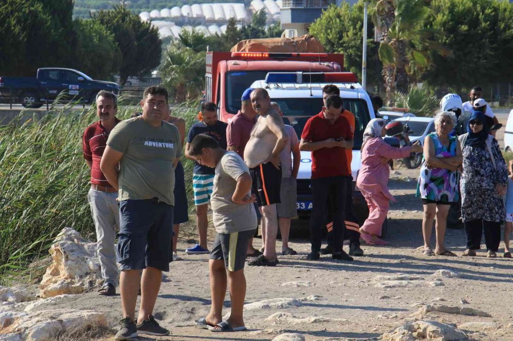 Konya'dan Erdemli'ye giden iki arkadaştan birinin cesedi denizde bulundu, diğeri yoğun bakımda