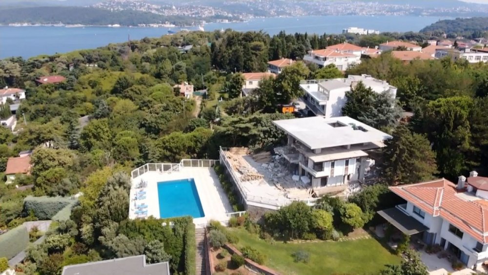 Halk TV'nin patronu Mahiroğlu’nun boğaz manzaralı villasına kaçak kat yaptı!