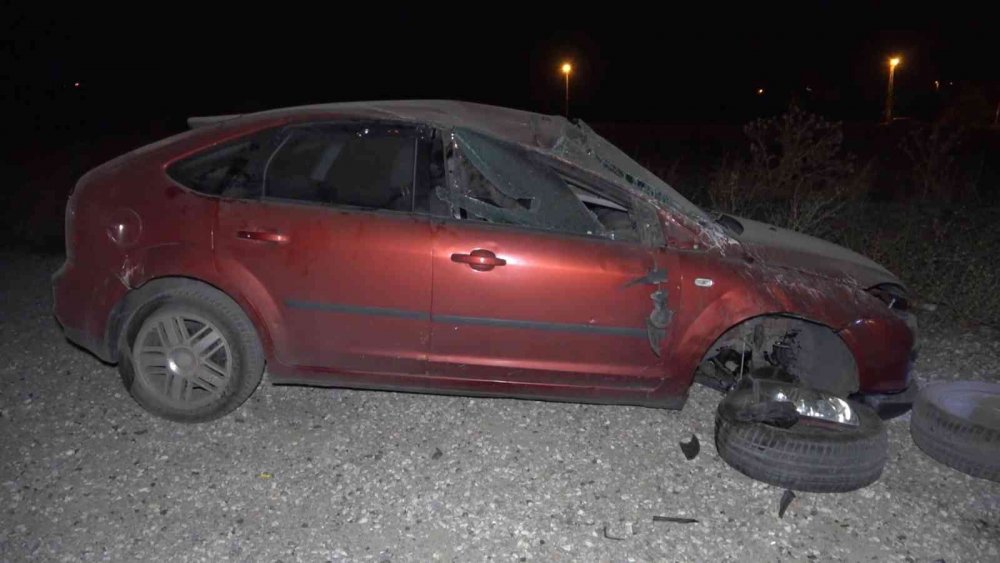 Kırıkkale-Kırşehir yolunda takla atan otomobil metrelerce savruldu! 3 yaralı