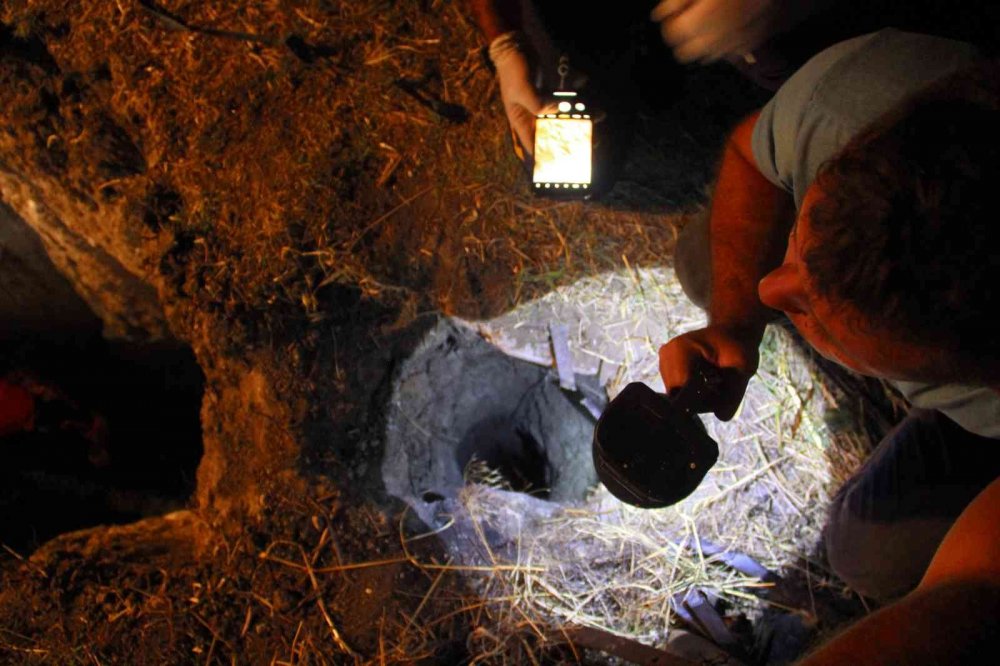 Manisa'da 3 metrelik kuyuya düşen 2 yaşındaki Aybars saatler sonra kurtarıldı