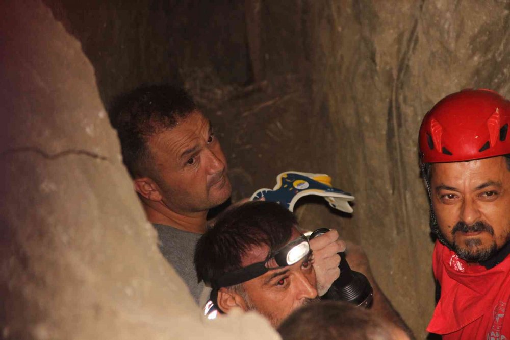 Manisa'da 3 metrelik kuyuya düşen 2 yaşındaki Aybars saatler sonra kurtarıldı