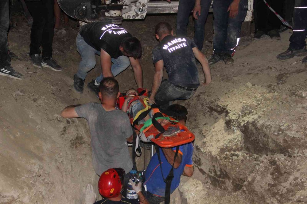 Manisa'da 3 metrelik kuyuya düşen 2 yaşındaki Aybars saatler sonra kurtarıldı
