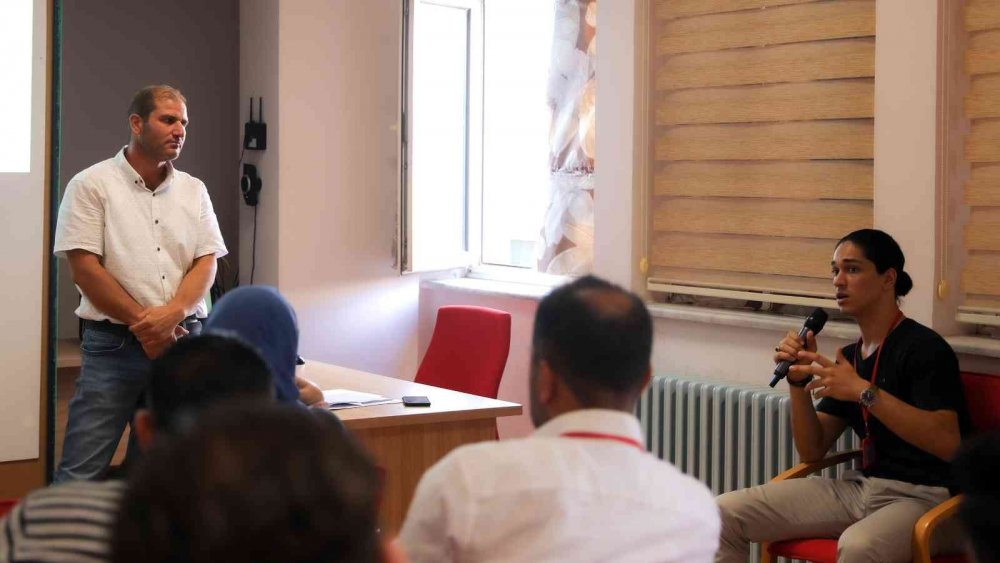 Selçuk Üniversitesi İletişim Fakültesi'nden Azez’deki gazetecilere eğitim