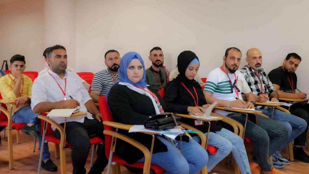 Selçuk Üniversitesi İletişim Fakültesi'nden Azez’deki gazetecilere eğitim