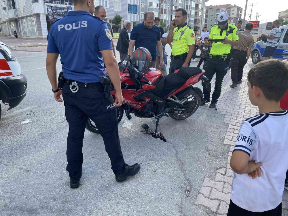 Konya'da iki ilçe arasında polis motosikletli kovalamacası kazayla bitti! Hastaneden karakola götürüldü